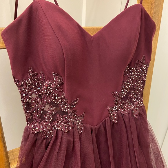 Short formal Juniors Size 5 “Blondie” dress, Wine color - Picture 2 of 12